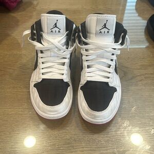 Women’s Nike sneaker